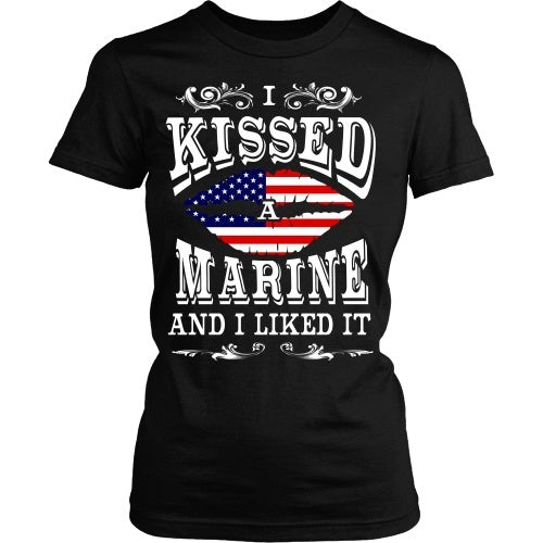T-shirt - I Kissed A Marine